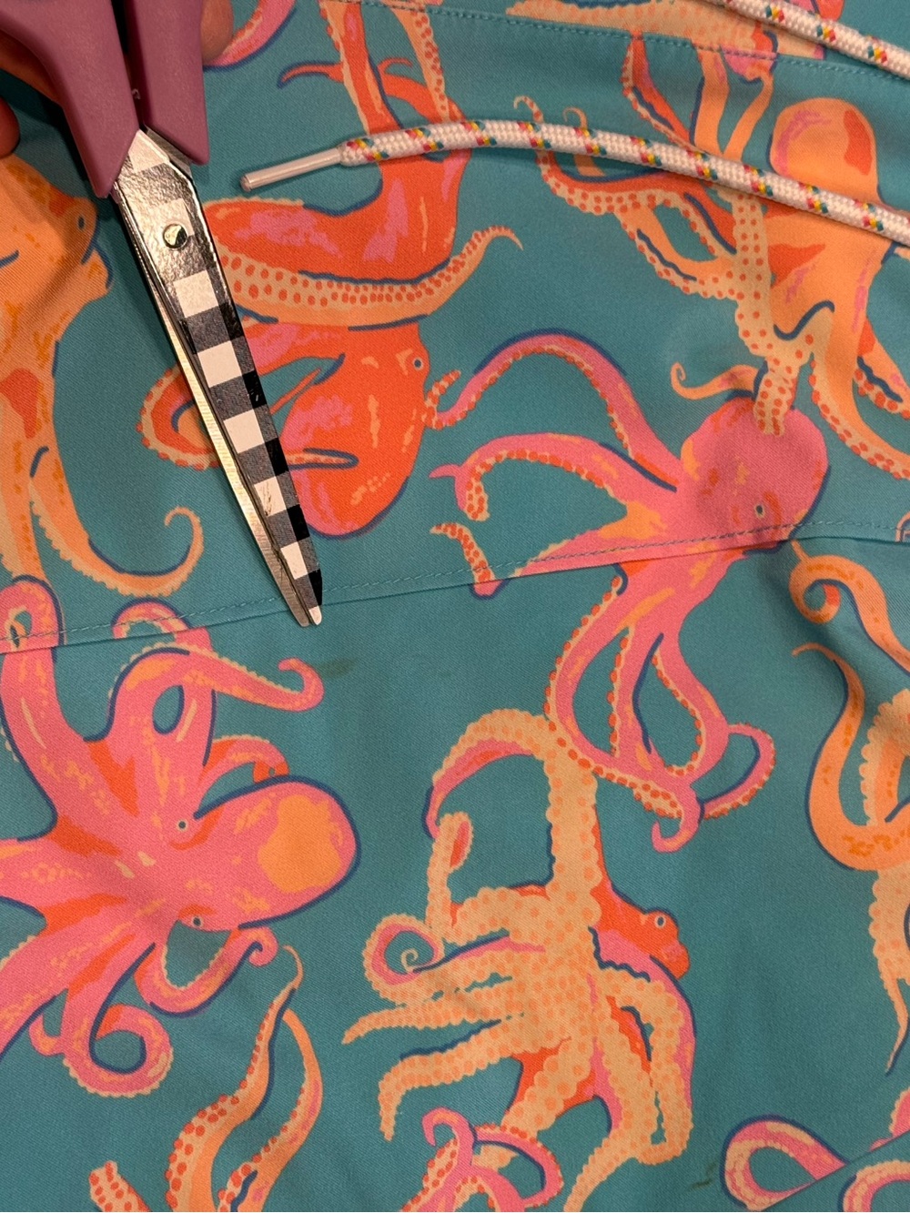 chubbies Teal Swim Trunks with Pink & Coral Octopus Print flaws - Picture 8 of 10